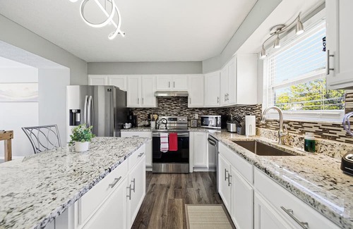 Hilliard Haus | Spacious 4-BR Retreat w/ Game Room + BBQ Patio