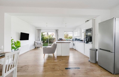 Chelmsford Haus | Spacious 4 Bed Home | Sleeps 8-10