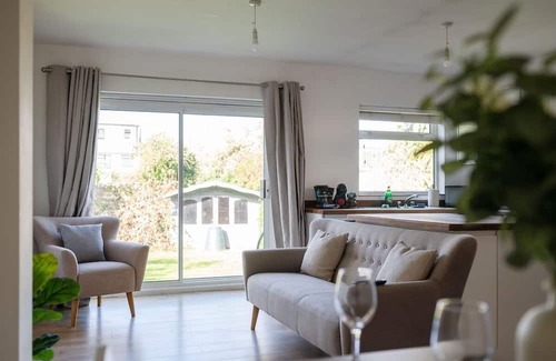 Chelmsford Haus | Spacious 4 Bed Home | Sleeps 8-10