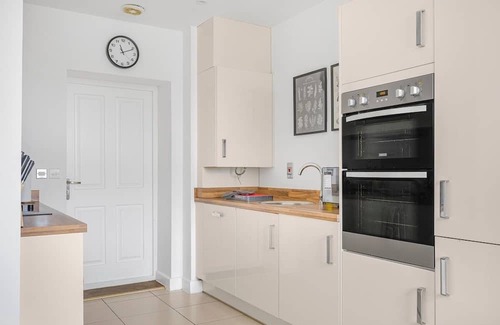 Chelmsford Haus | Bright & Modern 3 Bed Home | Sleeps 5