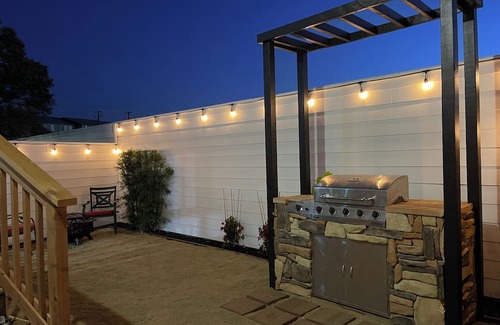 Pittsburg Haus | Charming and Spacious 4-bedroom house in Pittsburg with AC