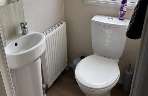 Harwich Haus | Cosy caravan with free Wi-Fi at Dovercourt Holiday Park ref 44502R