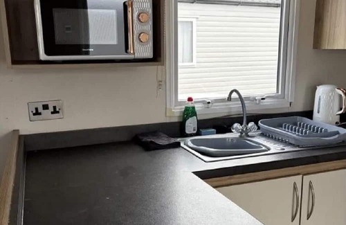 Harwich Haus | Cosy caravan with free Wi-Fi at Dovercourt Holiday Park ref 44502R