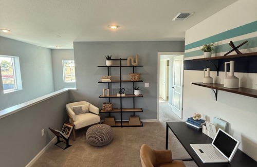 Lathrop Haus | Bright 4-bedroom house with AC in Lathrop