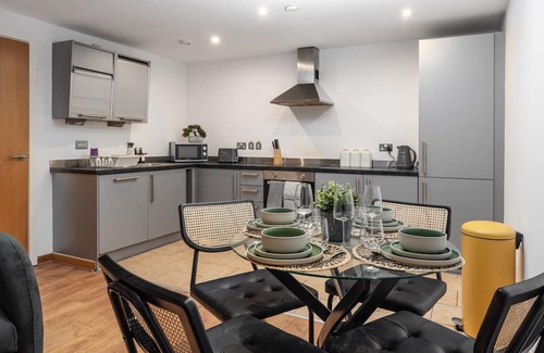 Chinatown Wohnung | Spacious City Apartment| 2 bd/2 bth| Free Parking