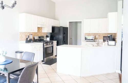 Lawrenceville Haus | Spacious Vaulted 4BR Near Mall of GA + Sleeps 12