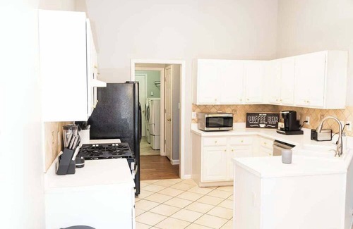 Lawrenceville Haus | Spacious Vaulted 4BR Near Mall of GA + Sleeps 12