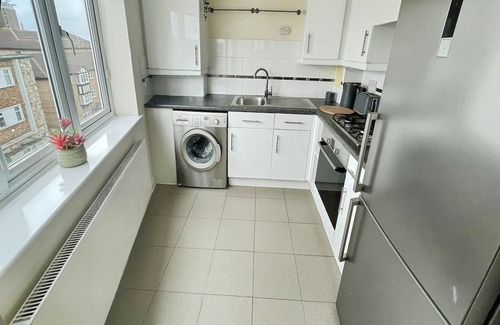 Havering Wohnung | Flat, 2 mins from Station, Free Private Parking