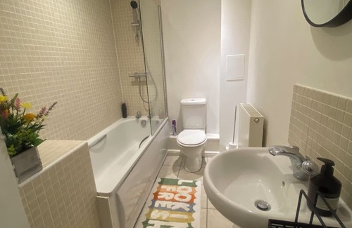 Havering Wohnung | Flat, 2 mins from Station, Free Private Parking