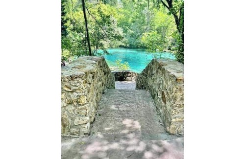 O Brien Wohnung | Little River Spring Cave divers poolside Hideaway