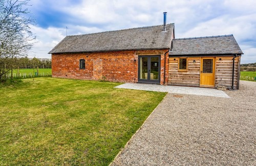 Whitchurch Hütte | JOHNSONS SMALLHOLDING, pet friendly, with a garden in Whitchurch