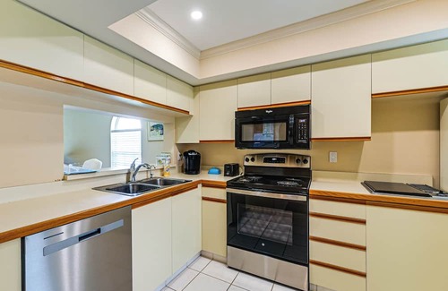 Gleneagles Eigentumswohnung | Snowbirds Welcome! Naples Resort Condo Near Golf