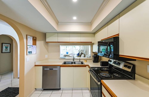 Gleneagles Eigentumswohnung | Snowbirds Welcome! Naples Resort Condo Near Golf