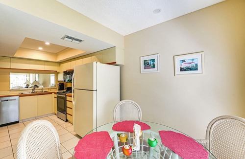 Gleneagles Eigentumswohnung | Snowbirds Welcome! Naples Resort Condo Near Golf