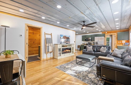 Clarkesville Kabine | Secluded Mountain Cabin on 8 Private Acres w/ Deck, Fire Table & Fast WiFi