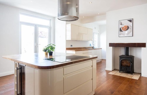 Westcliff-on-Sea Haus | Seaside 5 Bedroom house + Parking + Garden