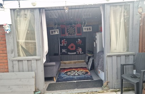 Wrexham Haus | Spacious 3 bed semi/Gamesroom/Drive/10mins to City/Pet friendly