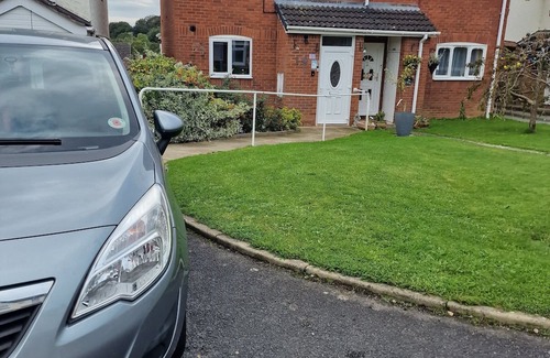 Wrexham Haus | Spacious 3 bed semi/Gamesroom/Drive/10mins to City/Pet friendly