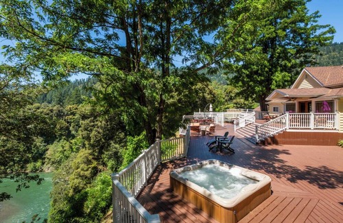 Salyer Haus | Charming 2-bedroom Cottage in serene Salyer; river access, beautiful views