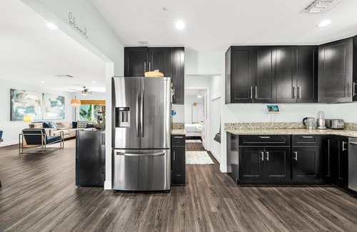 East Central Boulevard Villa | Relaxing Salt Pool & Spa, Walk to Key Lime House!