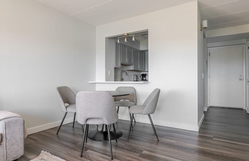 Cleveland Circle Wohnung | Blueground | St. Elizabeth's, pool, nr Boston College