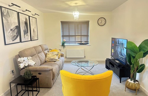 Wolverhampton Haus | 4 Bed House - Sleeps 7 - Pets - Parking - Wifi