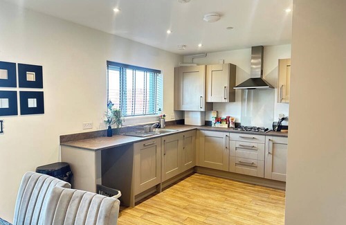 Wolverhampton Haus | 4 Bed House - Sleeps 7 - Pets - Parking - Wifi