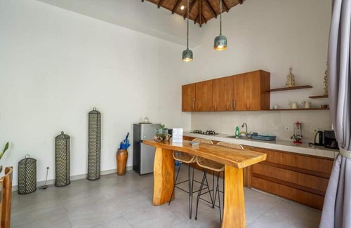 Dewi Sri Villa | Modern Tropical 2BR Villa in Seminyak Kuta with Pool - Near Beach and shopping