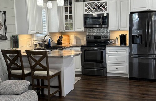 Guntersville Haus | Lake-Life Hideaway with RV/Boat Parking – Near Lake Guntersville