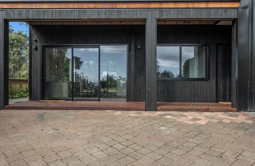 Ohope Haus | Treetop Hideaway - Ohope Holiday home