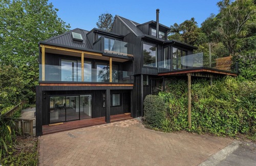 Ohope Haus | Treetop Hideaway - Ohope Holiday home