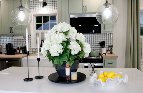 Mobile Hütte | Modern Calm- A Soothing Stay in Midtown Mobile