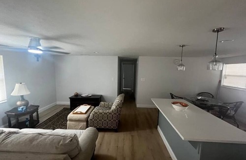 Seffner Community Alliance Haus | Cozy home in pleasant neighborhood