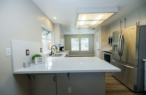 Turlock Haus | Spacious 4-Bedroom Retreat in a Quiet Neighborhood w/ 3-Car Garage