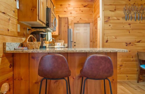 Raleigh Kabine | Cozy Log Cabin Tiny Home Near Raleigh – Perfect for Monthly Stays
