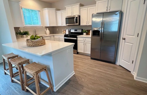 Port Royal Haus | Tranquil 3-bedroom 2.5 bathroom open-concept house in charming Port Royal