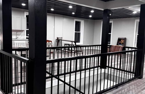 Kane Wohnung | BRAND NEW, SPACIOUS, FUN - The Wolves Den on Fraley