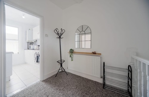 Grove Green Haus | Leyton Flat | Self Check In ! | 1 stop to Stratford - Westfield