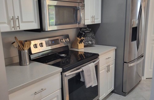 Herons Glen Haus | Spacious 2BR/2BA in Golf Community – Pool, Fitness Center & Onsite Restaurant!