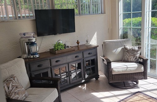 Herons Glen Haus | Spacious 2BR/2BA in Golf Community – Pool, Fitness Center & Onsite Restaurant!