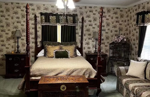 Bainbridge Bed & Breakfast | Charming bed & breakfast with AC in quaint Bainbridge