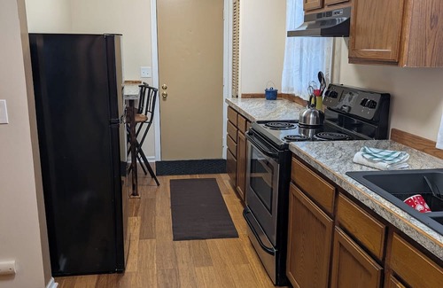 Midland Wohnung | Charming updated 1-bedroom apartment in brilliant Midland with AC