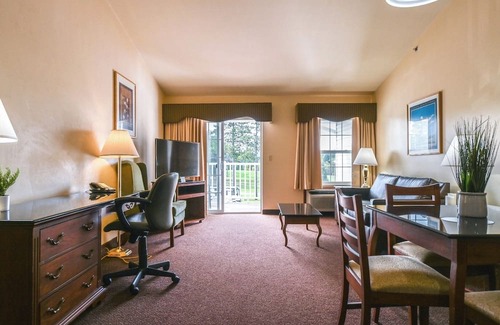 Pembine Hotel | Group Escape x3 | Riverfront Resort w/ Pool, Spa & Tennis Court! Pets Allowed!