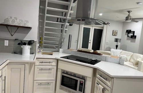 Westchase Villa | Charming 1-bedroom Loft/Villa in wonderful Equestrian Community