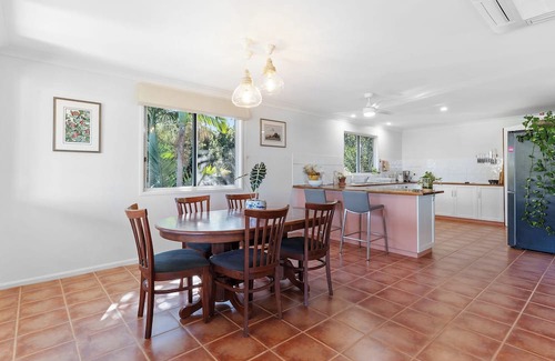 Pacific Heights Haus | The Coral Hideaway - coastal escape/ocean views