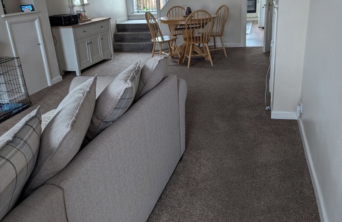 Walton on the Naze Hütte | Fab cottage local to all amenities and a 3min walk to beautiful sandy beaches.