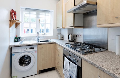 Basildon Haus | Pass the Keys | Cosy home | Basildon | Ideal for contractors
