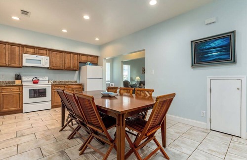 Audubon Place Haus | New Listing- Dauphin on the Gulf, Beachfront, 5/4.5, Pet Friendly, Sleeps 12