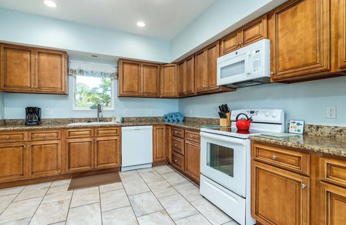 Audubon Place Haus | New Listing- Dauphin on the Gulf, Beachfront, 5/4.5, Pet Friendly, Sleeps 12