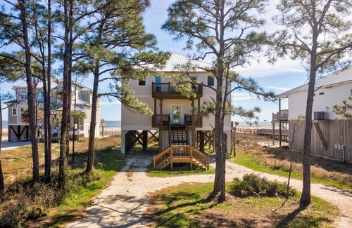 Audubon Place Haus | New Listing- Dauphin on the Gulf, Beachfront, 5/4.5, Pet Friendly, Sleeps 12